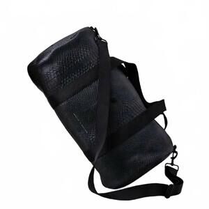 NEW AMPERSAND AS APOSTROPHE leather og duffle bag in black